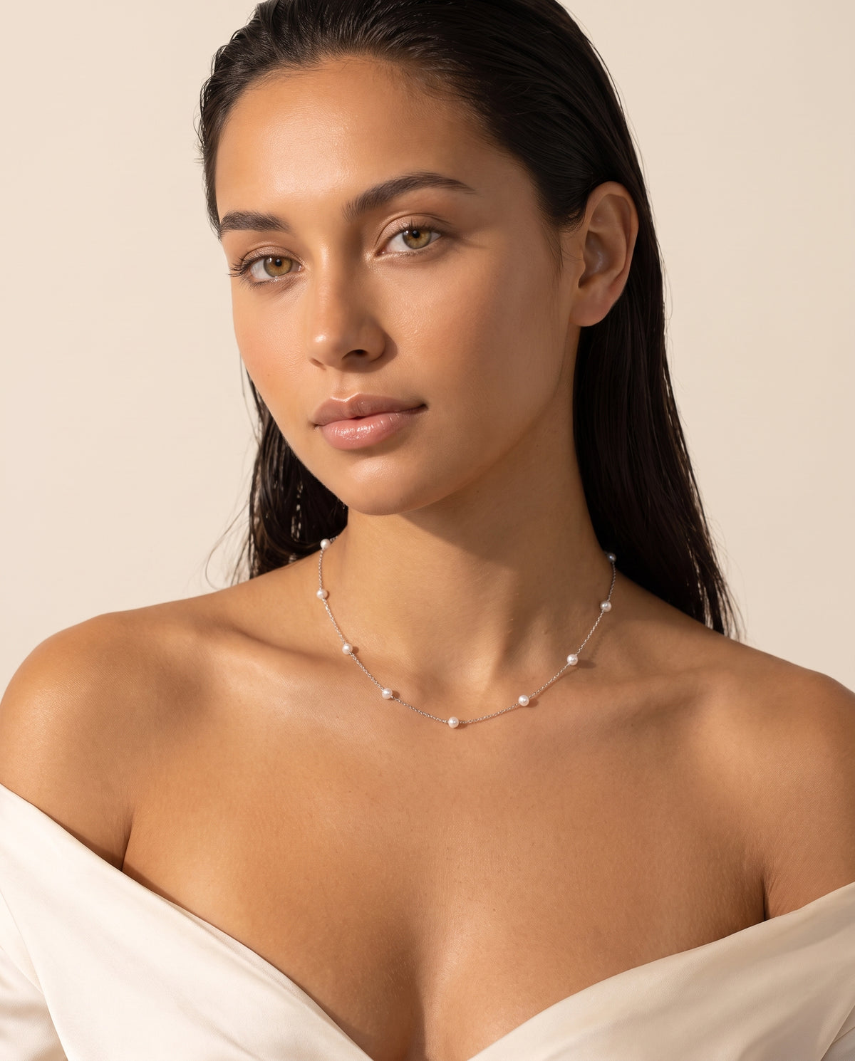 Pearl Station Necklace freshwater pearl necklace front view on the collarbones