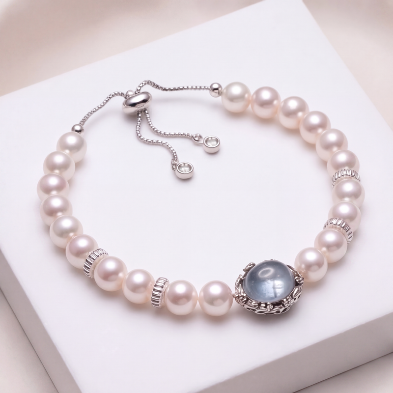7-7.5mm aquamarine and white freshwater pearl bracelet — close-up
