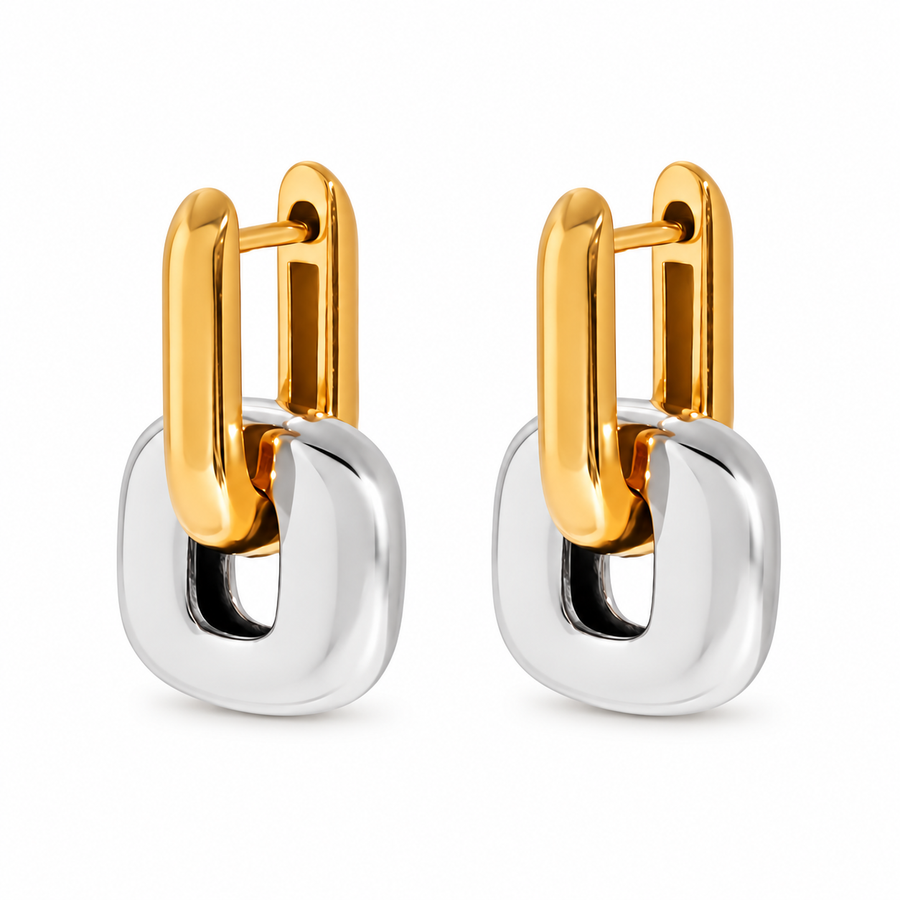 Tandem link huggie earrings in 18k gold plated stainless steel, close-up of interlocking links