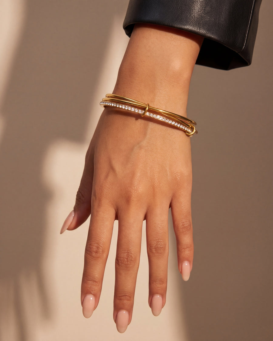 Interlock bangle on a relaxed hand