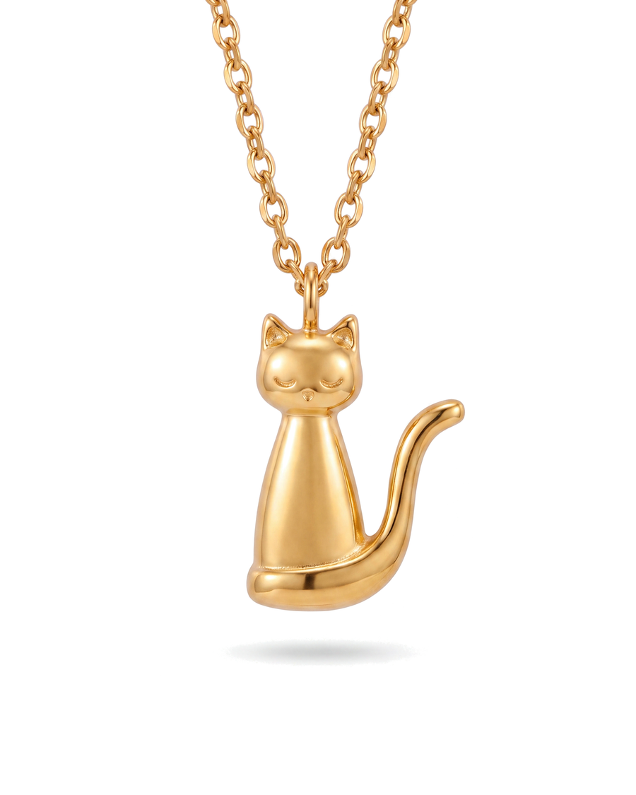Detail of the solid gold cat pendant and jump ring