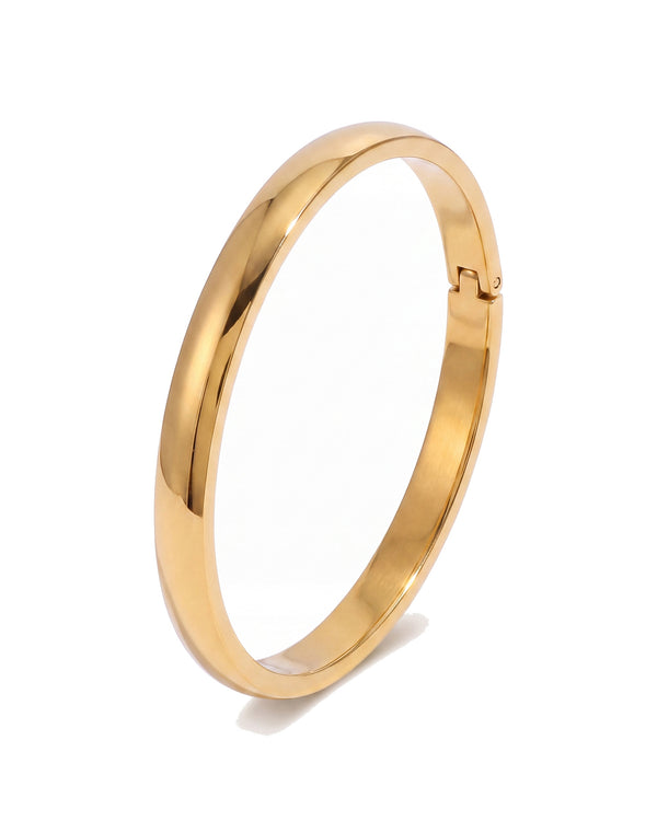 Narrow oval bangle in 18k gold plated stainless steel, on white