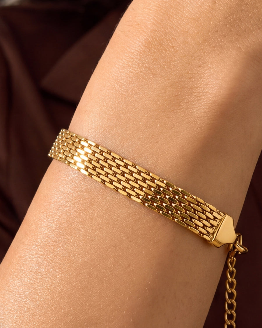 Close-up of the seven row brick-offset weave on the wrist